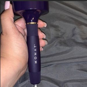 Monat large brush